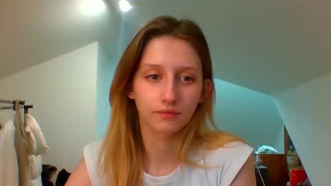 Snapshot of luna_xsensual chatting on December 30, 7:37 am L U N A online show from December 30, 7:37 am