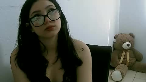 Snapshot of lunaa_sub chatting on February 12, 7:56 pm lunaa_sub online show from February 12, 7:56 pm