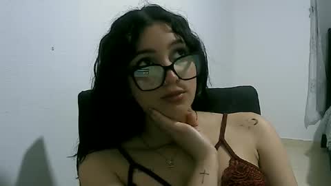 Snapshot of lunaa_sub chatting on January 22, 12:27 am lunaa_sub online show from January 22, 12:27 am