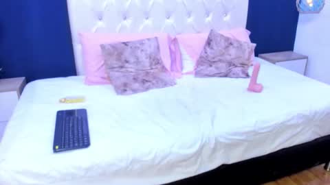 lunaa_velvett online show from October 13, 3:25 pm