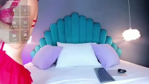 Luna  online show from September 22, 5:33 pm