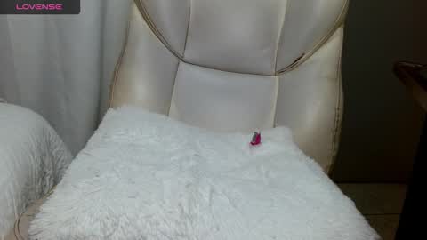 Snapshot of lunadread chatting on October 9, 5:11 am Luna Dread online show from October 9, 5:11 am