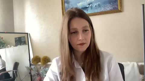 lunafeather online show from April 25, 5:54 am