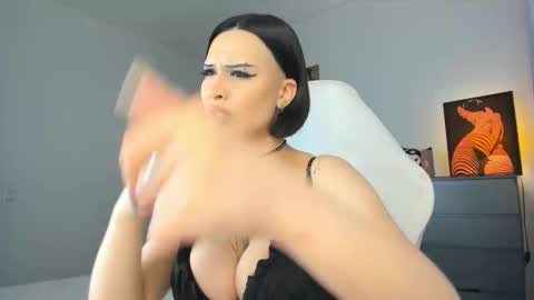 Snapshot of lunagothgirl chatting on October 6, 4:29 am Luna online show from October 6, 4:29 am