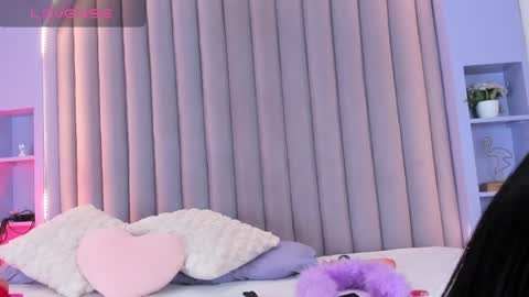 Snapshot of lunalenox_ chatting on February 18, 2:59 am I M L U N A online show from February 18, 2:59 am