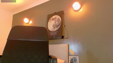 Snapshot of lunalenox_ chatting on September 11, 11:32 am I M L U N A online show from September 11, 11:32 am
