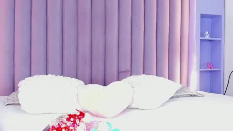 Snapshot of lunalenox_ chatting on February 6, 2:55 am I M L U N A online show from February 6, 2:55 am