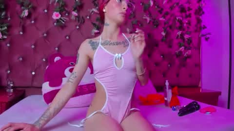 lunamillerx  online show from March 28, 12:48 pm