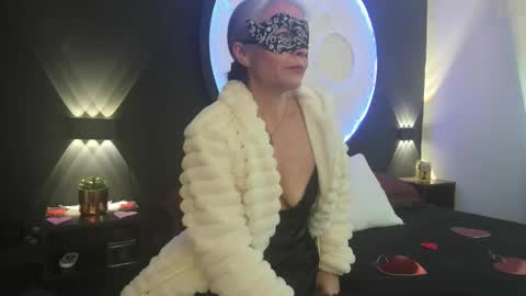 lunamisteriosa_ online show from September 20, 12:25 pm