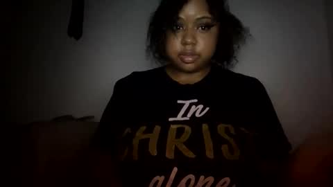 lunamoth00 online show from February 20, 4:41 pm