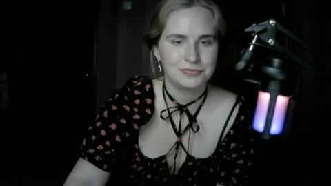 lunamystique_ online show from October 9, 9:30 pm