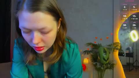 Snapshot of lunarlily7 chatting on November 1, 5:33 am Lily online show from November 1, 5:33 am