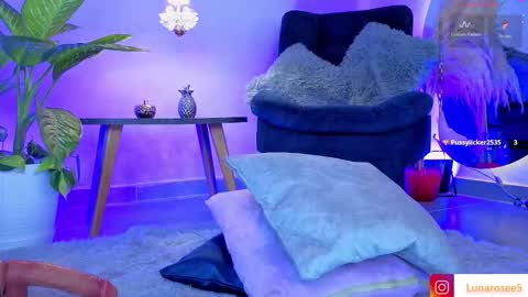 Snapshot of lunarose5 chatting on September 20, 4:22 am Luna online show from September 20, 4:22 am