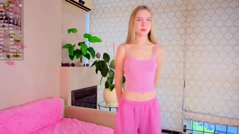 Laura online show from September 9, 3:12 pm