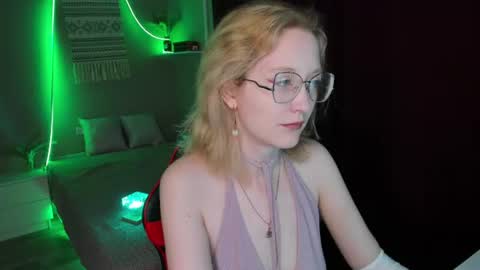 lunaterry online show from July 14, 7:24 am