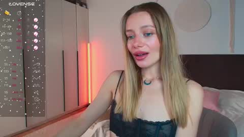 LunaticaBae online show from October 5, 4:39 am