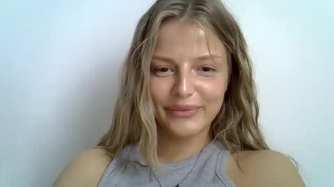 Luna  online show from September 9, 1:33 pm