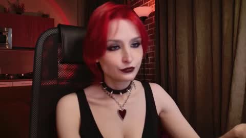 lunelucy online show from September 19, 7:35 pm