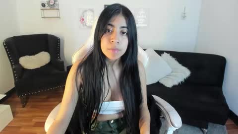 Snapshot of lunitaa18 chatting on October 8, 3:44 am V A L E R I A online show from October 8, 3:44 am