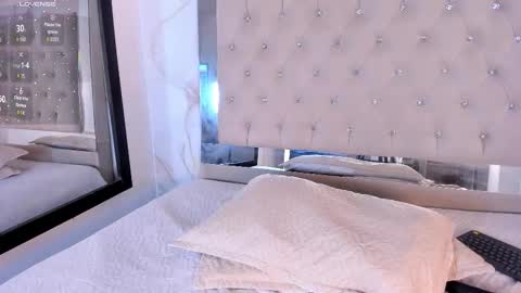 lunna__tylor online show from March 11, 4:49 am