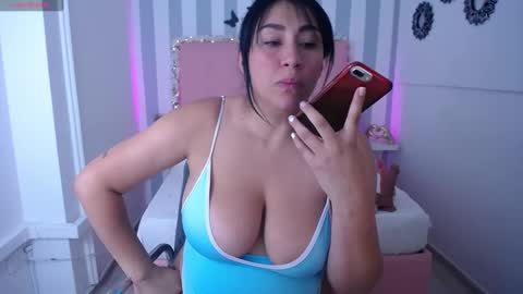 Snapshot of lunna_boobs20 chatting on January 15, 4:15 am lunna_boobs20 online show from January 15, 4:15 am