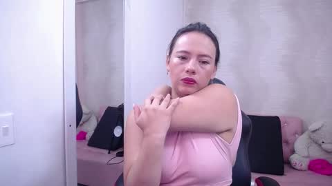 Snapshot of lunnadoll chatting on February 13, 2:45 am Katty what ever do you want on my pv is for extra tokens minimi 250 tks ty u for understand online show from February 13, 2:45 am