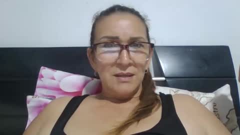 Snapshot of lupitavega_ chatting on October 13, 8:44 pm Lupita online show from October 13, 8:44 pm