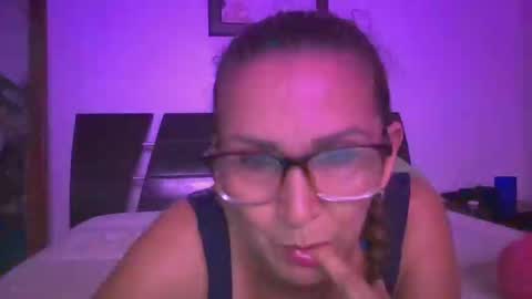 Snapshot of lupitavega_ chatting on September 23, 1:59 am Lupita online show from September 23, 1:59 am