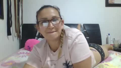 Snapshot of lupitavega_ chatting on October 15, 2:36 am Lupita online show from October 15, 2:36 am