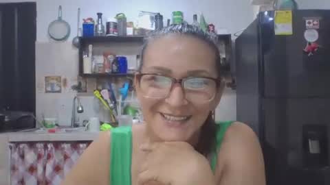 Snapshot of lupitavega_ chatting on October 30, 3:57 pm Lupita online show from October 30, 3:57 pm