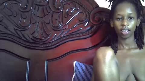 lutino_lovebirds online show from March 7, 10:00 am