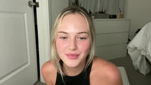 Aimee online show from September 20, 3:16 am