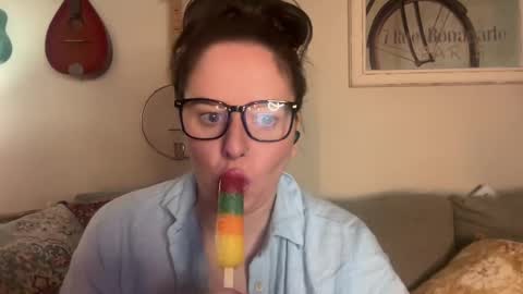 Snapshot of luxe_lola chatting on January 3, 10:31 am Luxy online show from January 3, 10:31 am