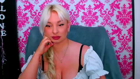 Snapshot of luxuriaaa chatting on January 7, 10:52 pm Luxuriaa online show from January 7, 10:52 pm