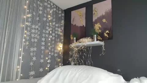 Lux for your fun online show from December 31, 8:04 am