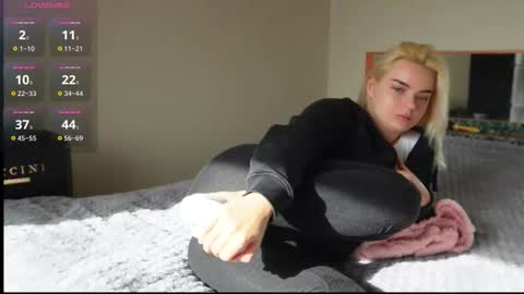 Lana online show from October 28, 8:20 am