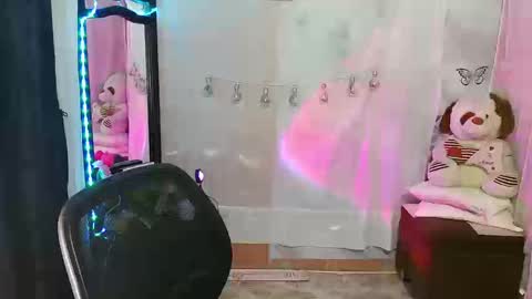 Snapshot of lya_ch chatting on September 18, 10:08 pm Call me Lia  online show from September 18, 10:08 pm