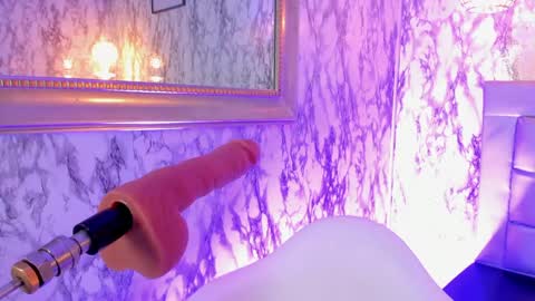 Lyen Rae  online show from December 17, 7:48 pm