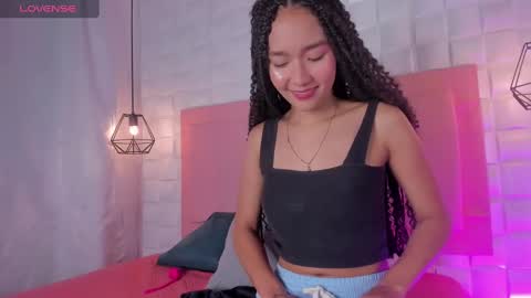 Snapshot of lyhana_lee chatting on February 1, 12:05 pm Lyhana Lee online show from February 1, 12:05 pm