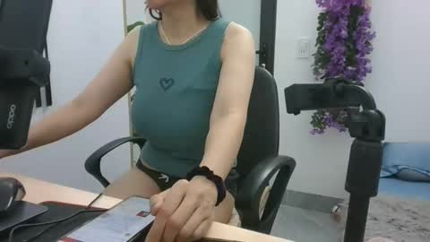 Snapshot of lyli_99 chatting on October 4, 10:03 pm lyli_99 online show from October 4, 10:03 pm