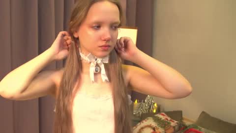 Lyly bambi online show from December 7, 9:00 pm