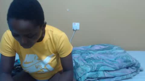 Snapshot of lyn_anna chatting on February 18, 7:10 am lyn_anna online show from February 18, 7:10 am