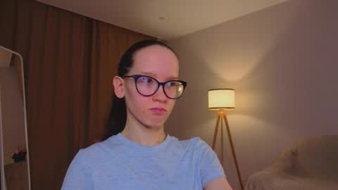 Sara online show from March 26, 4:42 pm