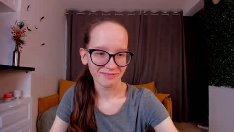 Sara online show from December 9, 4:05 pm