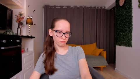 Sara online show from December 4, 4:05 pm