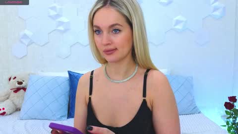 Snapshot of lynna_sparks chatting on January 17, 3:34 am Lana online show from January 17, 3:34 am