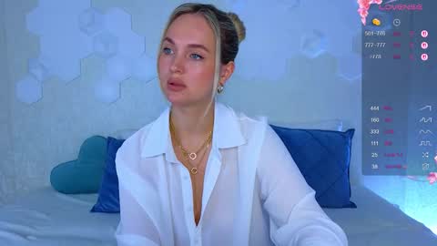 Snapshot of lynna_sparks chatting on September 11, 3:40 am Lana online show from September 11, 3:40 am