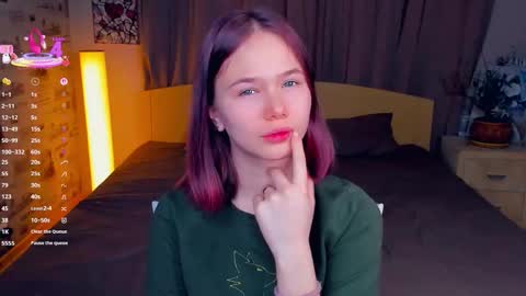 Cozy Lynns room online show from December 5, 9:32 am