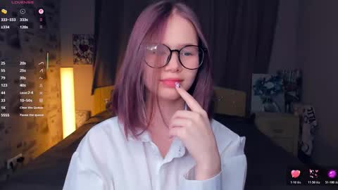 Cozy Lynns room online show from January 10, 9:03 am