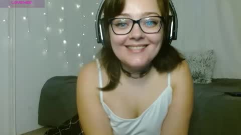 Lyra Rose online show from December 4, 5:35 pm